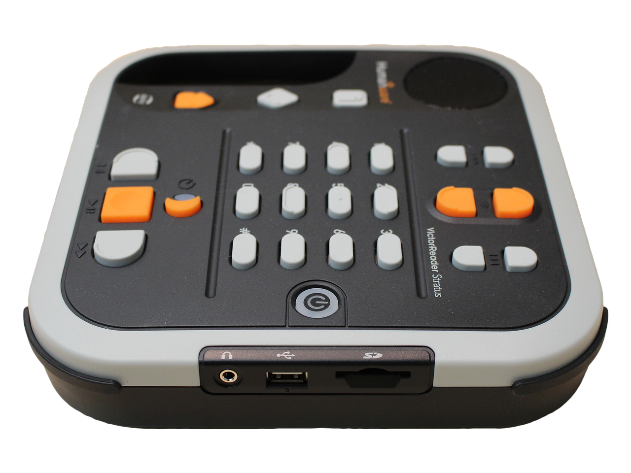 一项开创性的眼底植入技术使多名盲人患者,特别是那些患有地图样萎缩症(Geographic Atrophy, GA)的患者,重新获得了阅读能力和中心视力,为全球数百万视力受损者带来了新的希望。
这项突破性研究的成果于近日公布,详细介绍了名为“Prima”的微晶片植入物如何帮助患者重拾日常生活的关键功能,例如阅读和进行填字游戏。70岁的希拉·欧文(Sheila Irvine)就是其中一位受益者,她曾被登记为盲人,如今能够再次阅读邮件和书籍,她形容这种体验“不可思议”。
Prima微晶片:重塑视力的创新技术
地图样萎缩症是晚期干性老年黄斑部病变(Age-related Macular Degeneration, AMD)的一种严重形式,会导致视力模糊、扭曲,并逐渐丧失色彩和细节辨识能力,严重影响患者的生活质量。这项新的治疗方法旨在解决这一难题。
该技术的核心是一个微型光伏微晶片,名为Prima,其尺寸仅为2毫米见方,厚度与人类头发丝相当。在手术中,医生会将这个微晶片植入患者的视网膜下方。植入手术完成后,患者需要佩戴一副内置摄像头的特殊眼镜。这副眼镜的摄像头会将红外线视频图像传输到眼球后部的植入物上。随后,植入物再将这些图像传输到一个小型口袋处理器进行增强和清晰度提升。最终,经过处理的影像通过植入物和视神经传回患者的大脑,从而使他们恢复视力。值得注意的是,患者需要花费数月时间学习如何解读这些由植入物传回的影像,以适应新的视觉体验。
希拉·欧文约在三年前接受了这项植入手术。她表示,这项技术极大地改善了她的生活。“我现在可以阅读邮件、书籍,还可以做填字游戏和数独了,”她说。然而,希拉在户外时通常不会佩戴这个装置。这部分是因为该装置需要高度集中注意力——她必须保持头部静止才能阅读,因此她也不想过度依赖这个装置。她每天在家中“匆匆忙忙地做完家务”后,会坐下来戴上这副特殊的眼镜,享受阅读的乐趣。
国际临床试验成果显著
这项研究发表在权威医学期刊《新英格兰医学杂志》上,是一项涉及五个欧洲国家的国际临床试验。共有38名患有地图样萎缩症的患者参与了由一家加州生物科技公司生产的Prima植入物的试验。在这些患者中,有32名接受了植入物手术,其中27名患者在一年后能够再次使用中心视觉进行阅读。数据显示,一年后,这些患者的阅读能力平均提高了25个字母,相当于视力表上的5行,这在临床上被认为是显著的改善。
伦敦摩尔菲尔德眼科医院(Moorfields Eye Hospital)的眼科顾问医生、同时也是英国试验组负责人的马希·穆奇特(Mahi Muqit)博士对这项技术给予了高度评价。他告诉英国广播公司(BBC),这是一项“开创性的、改变生活的技术”。穆奇特博士强调:“这是第一个被证明能够为患者带来有意义的视力,并使其能够在日常生活中(例如阅读、写作)使用的植入物。”
未来展望与挑战
尽管Prima植入物展现出巨大的潜力,但其广泛应用仍面临一些挑战。目前,Prima植入物尚未获得监管机构的许可,因此除了用于临床试验外,其最终公开售价尚不清楚。高昂的费用可能会影响其在公共医疗系统中的普及性,例如英国的国家医疗服务体系(NHS)。
然而,穆奇特博士对此表示乐观。他希望在“几年内”,一些英国国家医疗服务体系的患者能够有机会使用这种装置,从而让更多的视力受损者受益于这项突破性技术。这项技术的成功不仅为地图样萎缩症患者带来了福音,也为未来其他形式的视力丧失治疗研究提供了宝贵的经验和方向。
参考来源
改变人生的眼部植入物帮助盲人患者重新閱读 — BBC Chinese(2025-10-27):查看原文