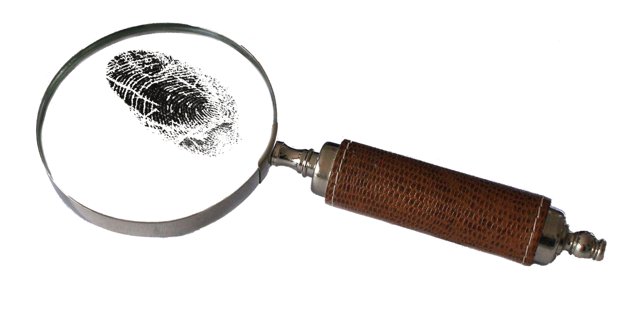 青海省海北藏族自治州政协党组成员、副主席包正清因涉嫌严重违纪违法,已主动投案,目前正接受青海省纪委监委的纪律审查和监察调查。这一消息由青海省纪委监委于2025年11月8日对外公布,标志着中国持续深入的反腐行动再次聚焦地方高级官员。
青海省纪委监委通报包正清主动投案
根据青海省纪委监委11月8日的官方通报,青海省海北藏族自治州政协党组成员、副主席包正清涉嫌严重违纪违法,已选择主动投案。目前,他正接受青海省纪委监委的纪律审查和监察调查。此次调查是本国纪检监察机关打击腐败、维护党纪国法严肃性的一项具体行动。
“主动投案”这一表述在官方通报中尤为引人关注。在中国的反腐实践中,主动投案被视为涉案人员认识错误、配合调查的一种表现,通常可能在后续处理中获得一定程度的考量。然而,这并不意味着其所涉嫌的违纪违法行为性质会因此改变,调查仍将严格按照程序进行,以查明所有事实。
反腐行动持续深入地方层面
包正清的落马,再次凸显了本国反腐斗争的长期性、复杂性和坚定性。自党的十八大以来,以习近平同志为核心的党中央以前所未有的决心和力度推进全面从严治党,反腐败斗争取得了压倒性胜利并全面巩固。纪检监察机关坚持“老虎”、“苍蝇”一起打,无论是中央层面还是地方基层,凡是触犯党纪国法的腐败分子都无所遁形。
此次调查的青海省海北藏族自治州,地处青藏高原东北部,是多民族聚居地区。政协作为本国政治生活中发扬社会主义民主的重要形式,其成员和领导干部的廉洁自律,对于维护地方政治生态的清明和稳定具有重要意义。包正清作为州政协的党组成员和副主席,其职责涉及参政议政、民主监督等多个方面,其涉嫌违纪违法行为无疑会对其所在机构和地方形象造成负面影响。
调查细节尚未公开但关注度高
目前,青海省纪委监委的通报中并未披露包正清涉嫌严重违纪违法的具体细节,例如他所涉嫌的违纪违法行为类型、发生时间、涉及金额等。这些信息通常会在调查取得阶段性进展或最终结果公布时对外公布。公众和媒体普遍关注,随着调查的深入,更多事实将浮出水面。
根据本国纪检监察工作的惯例,“纪律审查”主要针对党员干部的违反党纪行为,而“监察调查”则针对所有行使公权力的公职人员的职务违法和职务犯罪行为。这意味着包正清所涉嫌的问题可能既包括违反党的政治纪律、组织纪律、廉洁纪律等,也可能涉及贪污受贿、滥用职权等职务犯罪。
专家解读主动投案的深层含义
针对公职人员主动投案的现象,多位法律和反腐专家曾指出,这反映出本国反腐高压态势的强大震慑力。中国政法大学教授王建新表示,在强大的法律和政策攻势下,一些违纪违法人员认识到“纸包不住火”,与其被动等待被查,不如主动交代问题,争取宽大处理。他强调,主动投案是认罪悔罪的表现,但最终量刑仍需根据其犯罪性质、情节、危害程度以及是否积极退赃等因素综合判断。
此外,主动投案也体现了纪检监察机关在政策上的弹性,即“惩前毖后、治病救人”的方针。通过政策感召和法律震慑相结合,鼓励问题干部迷途知返,有助于提高反腐效率,减少社会成本。然而,专家们也普遍强调,无论是否主动投案,纪检监察机关都将坚持依规依纪依法进行调查,确保案件处理的公正性和严肃性。
青海省近年反腐态势及背景补充
近年来,青海省在反腐败斗争中也查处了一批违纪违法案件,涉及不同层级和领域的官员。这表明,本国反腐败斗争没有禁区,没有例外,任何人都不能凌驾于党纪国法之上。青海省纪委监委持续保持高压态势,坚决查处腐败问题,维护了地方政治生态的健康发展。
包正清的案件,是本国纪检监察体制改革深入推进的又一例证。随着国家监察委员会的成立和监察法的实施,监察范围扩大,监察力量整合,对所有行使公权力的公职人员实现了监察全覆盖,为反腐败斗争提供了坚实的法治保障。此次对包正清的调查,正是这一制度优势的体现。
此次事件对青海省海北藏族自治州政协可能产生的影响,目前尚无法具体评估。通常情况下,此类事件会引发对相关机构内部管理和干部队伍建设的审视。然而,本国纪检监察机关强调,查处腐败分子是为了更好地净化政治生态,保障各项事业的健康发展。预计青海省海北藏族自治州政协将根据调查结果,采取相应措施,确保各项工作正常运行。
参考来源
青海省海北藏族自治州政协党组成员、副主席包正清接受纪律审查和监察调查 — 新华社新闻(2025-11-08):查看原文