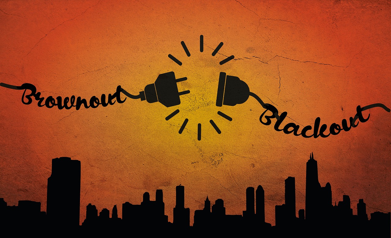 多米尼加共和国周二遭遇了一场全国性大停电,电力传输系统故障导致两座主要发电厂停运,引发了电网的“连锁故障”,使这个加勒比海国家的大部分地区陷入黑暗。
多米尼加共和国突发全国性停电,电网故障引发连锁反应
当地时间周二下午13:23(格林威治时间17:23),多米尼加共和国发生了一起严重的全国性停电事故。据该国官员表示,此次停电与电力传输系统故障有关,具体而言,是一处变电站出现问题,导致两座主要发电厂的发电机组关闭,进而引发了电网的“连锁故障”,最终造成全国范围内的电力服务中断。
此次停电对多米尼加共和国的日常生活造成了广泛影响。首都圣多明各的地铁和缆车系统因电力中断而停运,乘客被迫疏散。有报道称,该国道路上出现了混乱场面,交通秩序受到严重影响。社交媒体用户纷纷报告全国各地出现停电,尽管也有消息指出,部分地区仍能维持电力和互联网服务。然而,此次停电是否造成人员伤亡或重大财产损失(除交通中断外),目前尚无官方报告。
当局确认故障原因并启动紧急恢复
停电发生后,多米尼加共和国的官员迅速采取行动,向公众解释停电原因并通报恢复进展。国家电力传输公司(Dominican Electricity Transmission Company),一家国有电力企业,援引能源部长乔尔·桑托斯·埃切维里亚(Joel Santos Echeverría)的话指出,停电确实与传输系统故障有关。能源部长强调,当局正在全力以赴,争取尽快恢复全面的电力服务。
截至周二晚间,国家电力传输公司报告称,全国约33%的电力需求已得到恢复。然而,关于全面恢复供电的预计时间,当局尚未给出明确的承诺。此次停电的具体变电站名称以及关闭的两座主要发电厂的名称,官方也未对外公布。
近期电力不稳与自然灾害背景下的挑战
此次全国性大停电并非孤立事件。据法新社报道,多米尼加共和国在最近几周内曾经历过小规模的停电。这些频繁的电力中断,使得此次大规模故障显得尤为引人关注,引发了人们对该国电网长期稳定性的担忧。
此外,就在上个月,加勒比海地区曾遭受五级飓风“梅丽莎”的袭击,这场风暴在海地和多米尼加共和国造成四人死亡。虽然此次停电与飓风的直接关联尚未明确,但自然灾害往往会对基础设施,特别是电力系统,造成严重的破坏或削弱,这可能为当前的电网脆弱性埋下了伏笔。目前尚不清楚近期小规模停电与此次全国性停电之间是否存在直接关联或根本原因。
旅游业面临潜在影响,国家应急预案受考验
多米尼加共和国是加勒比海地区一个主要的旅游目的地,每年吸引数百万游客。此次全国性停电,特别是其在首都圣多明各造成的交通中断和“混乱场面”报道,可能对其重要的旅游业产生负面影响。尽管目前没有关于停电对旅游业或其他经济部门具体影响的详细数据,但大规模的基础设施故障无疑会损害游客信心和国家形象。
此次事件也考验了多米尼加共和国当局应对此类大规模突发事件的应急预案和执行能力。一个稳定可靠的电力供应对于一个国家的经济发展和居民生活至关重要,尤其对于一个以旅游业为支柱的国家而言。未来,该国可能需要对其电力基础设施进行更深入的评估和投资,以增强电网的韧性,应对日益增长的电力需求和潜在的自然灾害威胁。
多米尼加共和国概况:加勒比海岛国与海地共享伊斯帕尼奥拉岛
多米尼加共和国位于加勒比海地区,拥有约1100万人口。该国与海地共同分享伊斯帕尼奥拉岛(Hispaniola),其中多米尼加共和国曾是西班牙的殖民地,而海地则是前法国殖民地。作为一个主要的旅游目的地,其经济对服务业,特别是旅游业,依赖程度较高。因此,基础设施的稳定运行,尤其是电力供应,对其经济发展和国际形象至关重要。
参考来源
Dominican Republic suffers nationwide power cut after 'cascade of failures' — BBC News(2025-11-11):查看原文